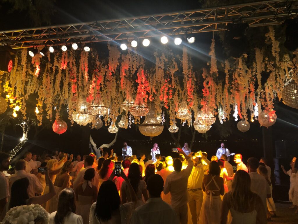 destination-wedding-live-band-fabbagirls