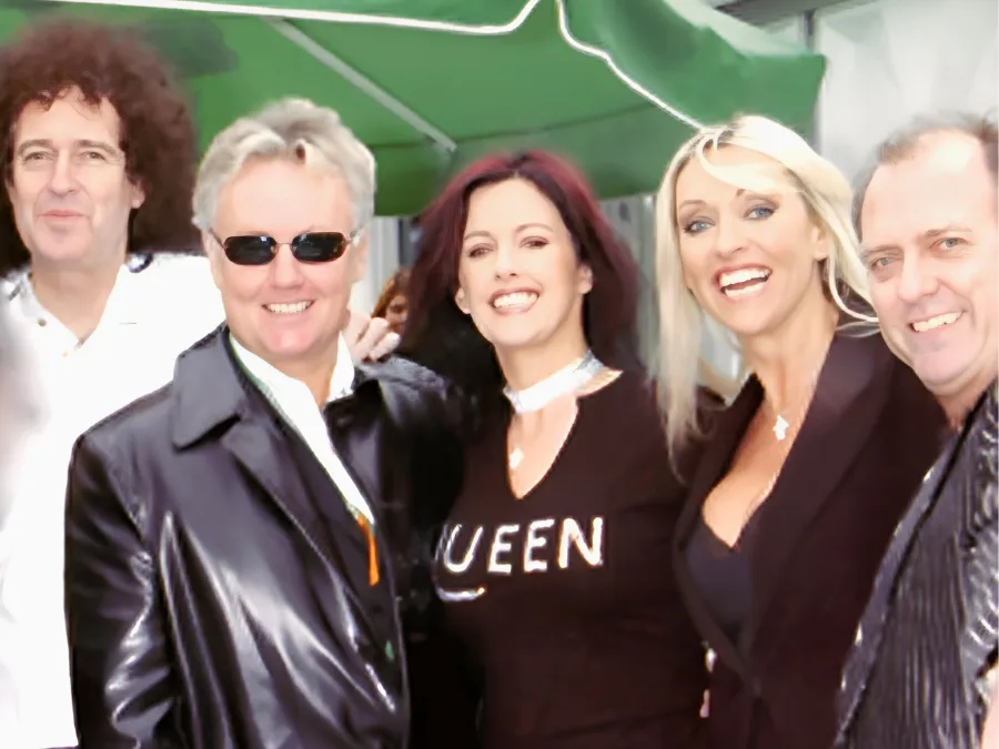 With Queen · Holland